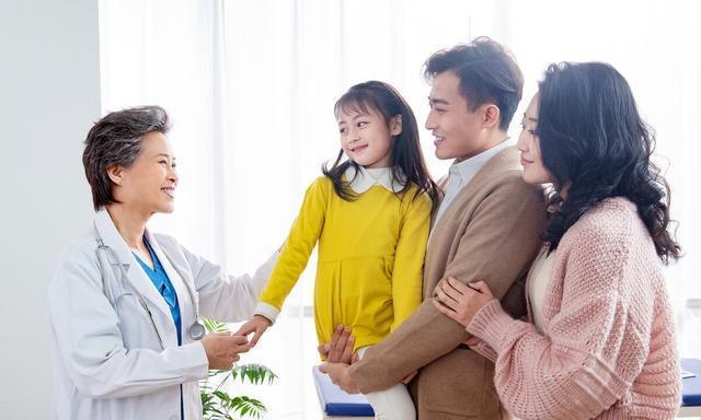 面部局限性白癜风诊疗案例中医生面诊检查